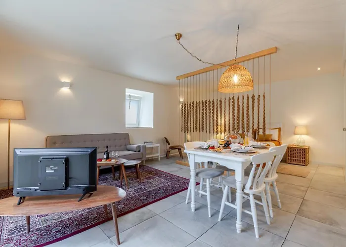 Gaia Superb Terrace Flat Apartment